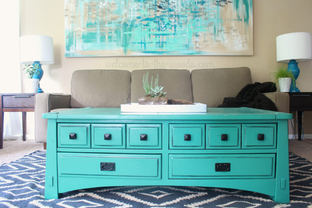 This turquoise coffee table is amazing! I love this whole living room design...