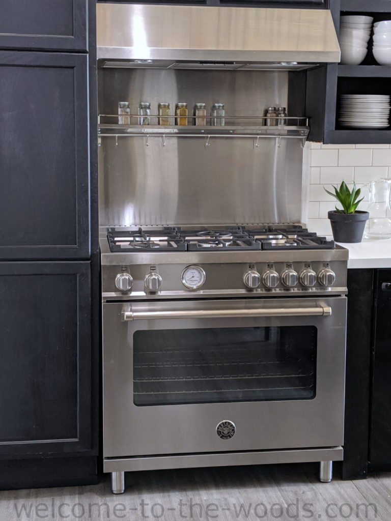 Black and white kitchen style stainless steel appliances professional range 36" Bertazzoni master series